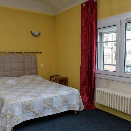 ריימס Hotel De La Cloche Sp מראה חיצוני תמונה