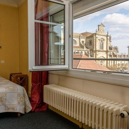 ריימס Hotel De La Cloche Sp מראה חיצוני תמונה