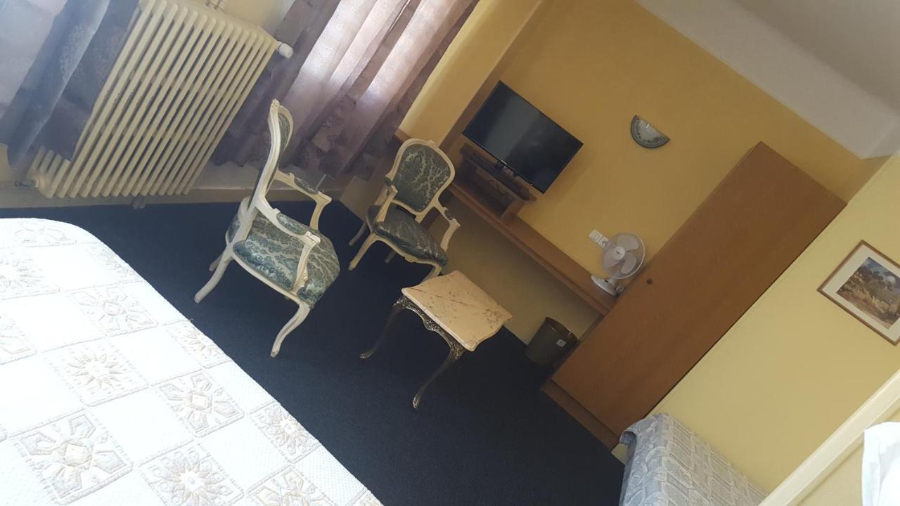 ריימס Hotel De La Cloche Sp מראה חיצוני תמונה