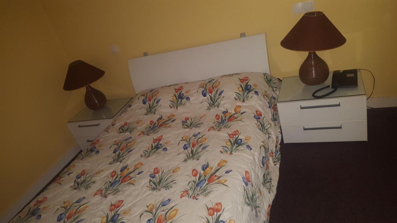 ריימס Hotel De La Cloche Sp מראה חיצוני תמונה