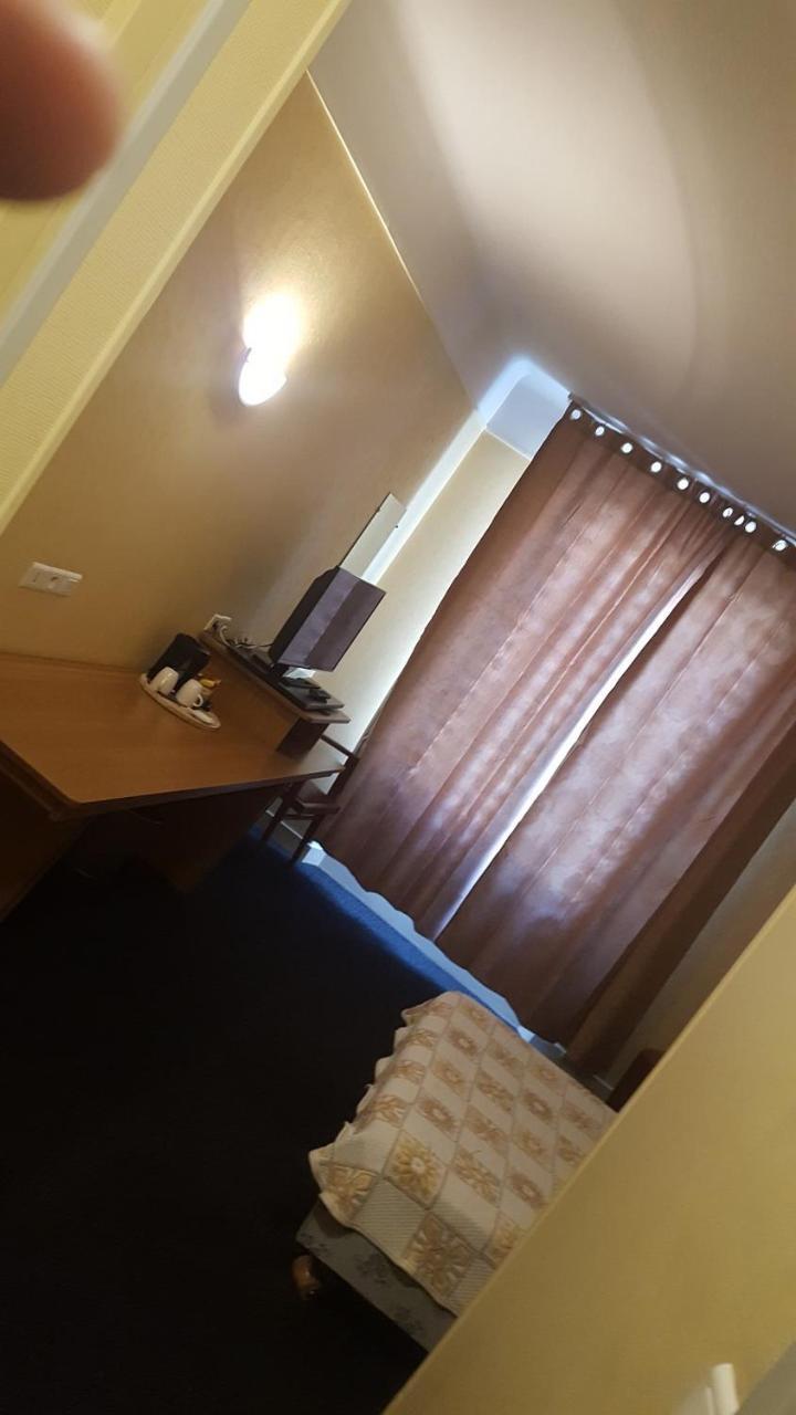 ריימס Hotel De La Cloche Sp מראה חיצוני תמונה