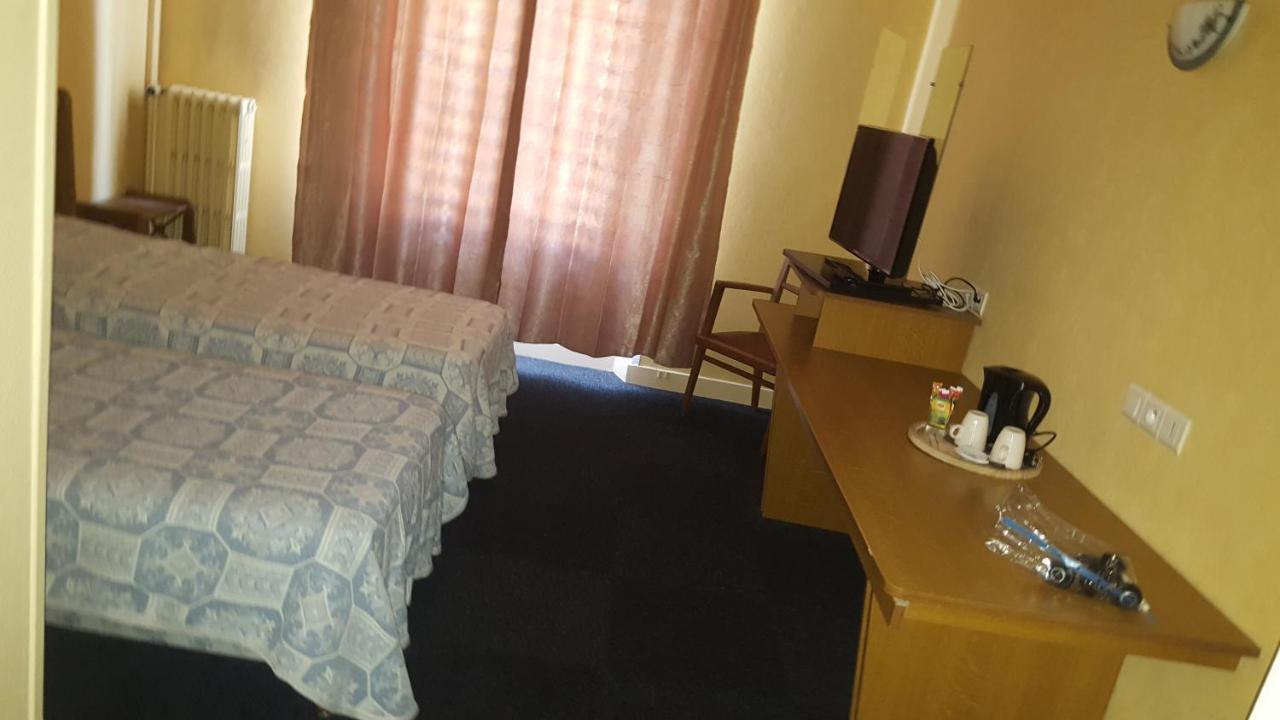 ריימס Hotel De La Cloche Sp מראה חיצוני תמונה