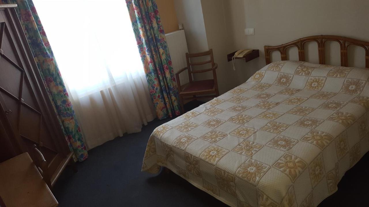 ריימס Hotel De La Cloche Sp מראה חיצוני תמונה