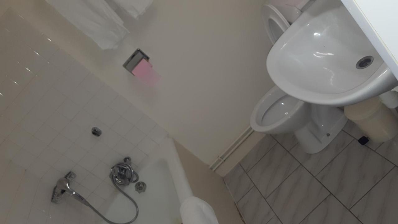 ריימס Hotel De La Cloche Sp מראה חיצוני תמונה