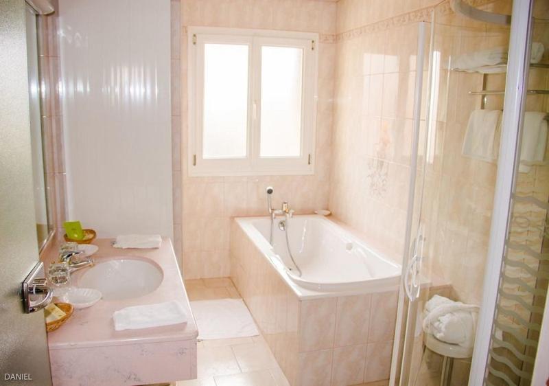 ריימס Hotel De La Cloche Sp מראה חיצוני תמונה